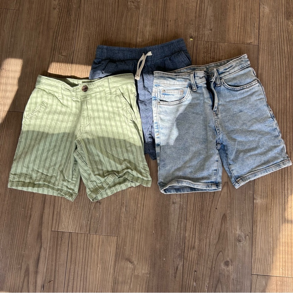 Boys shorts 3 Pairs sizes 6-7 years old